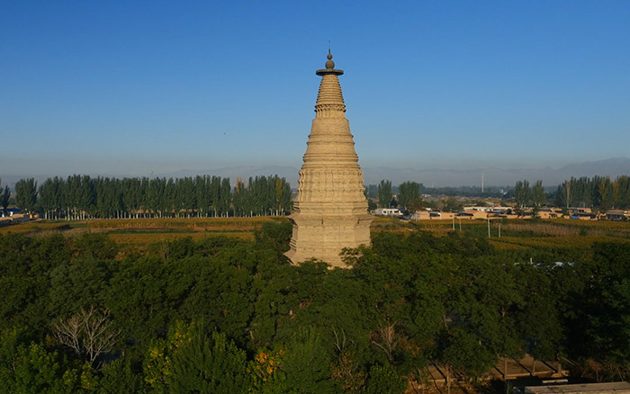 宏佛塔
